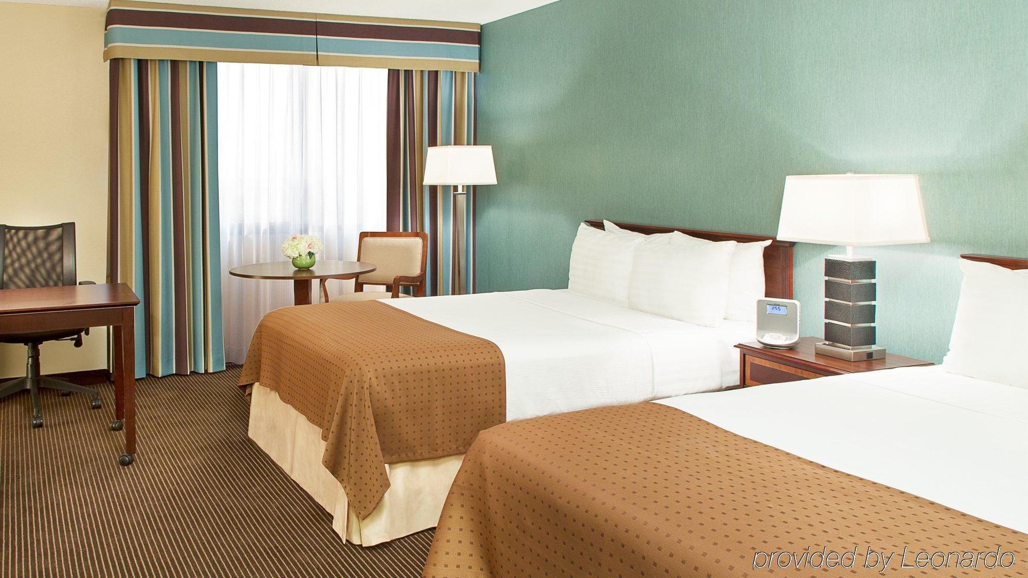 Holiday Inn Toronto - Yorkdale מראה חיצוני תמונה