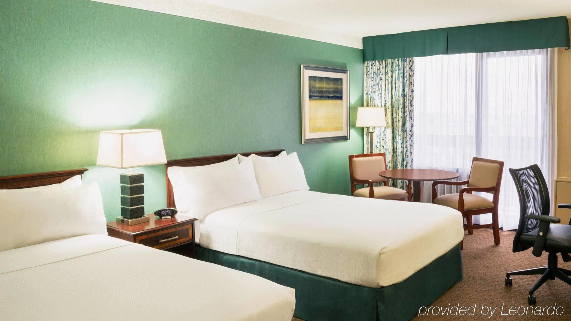 Holiday Inn Toronto - Yorkdale מראה חיצוני תמונה