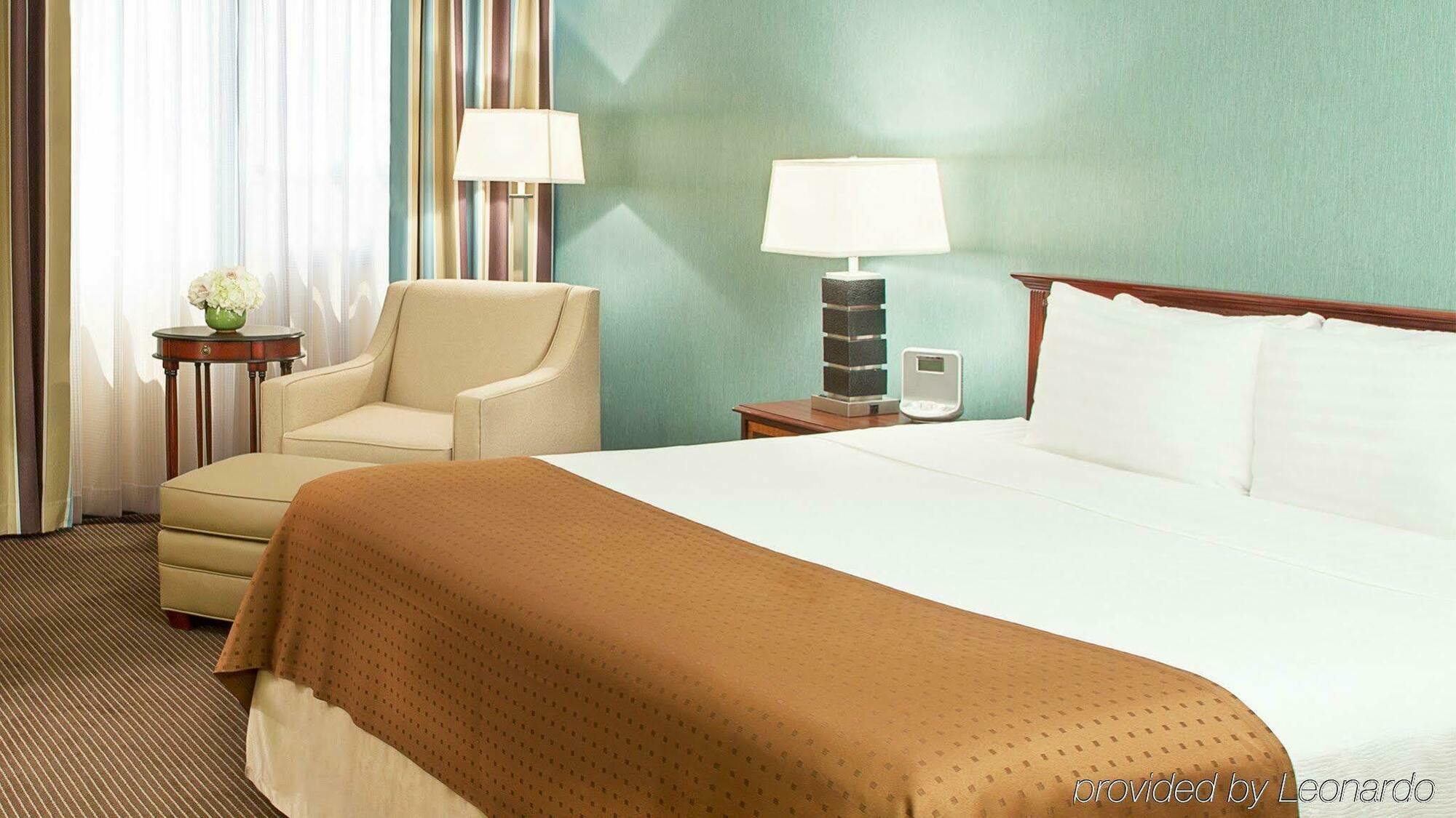 Holiday Inn Toronto - Yorkdale מראה חיצוני תמונה